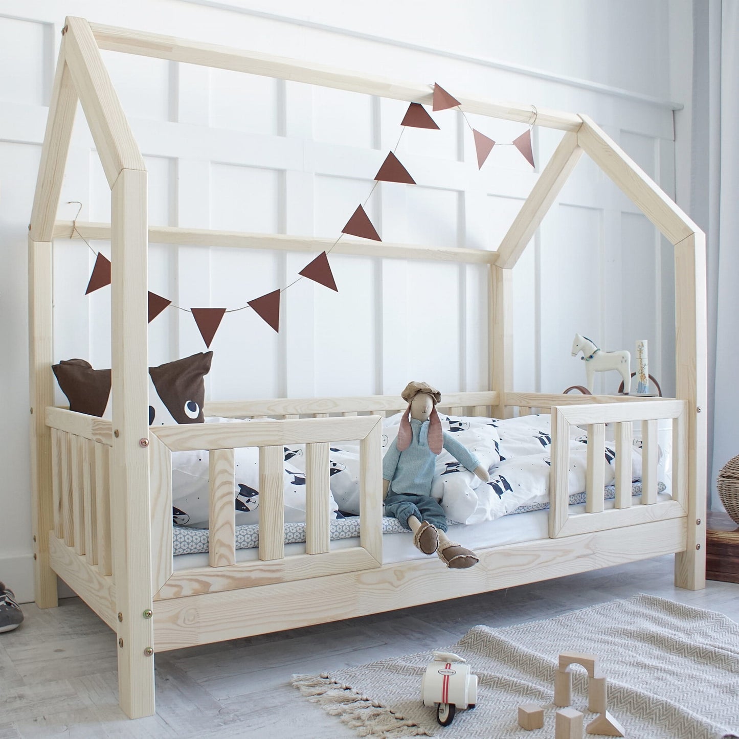 Cama casita montessori GRANADA · A MEDIDA - MINIPIU