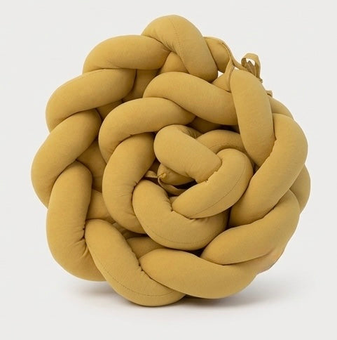 Trenza Protector de Cama Mostaza  - Comodidad y Estilo para tu Bebé