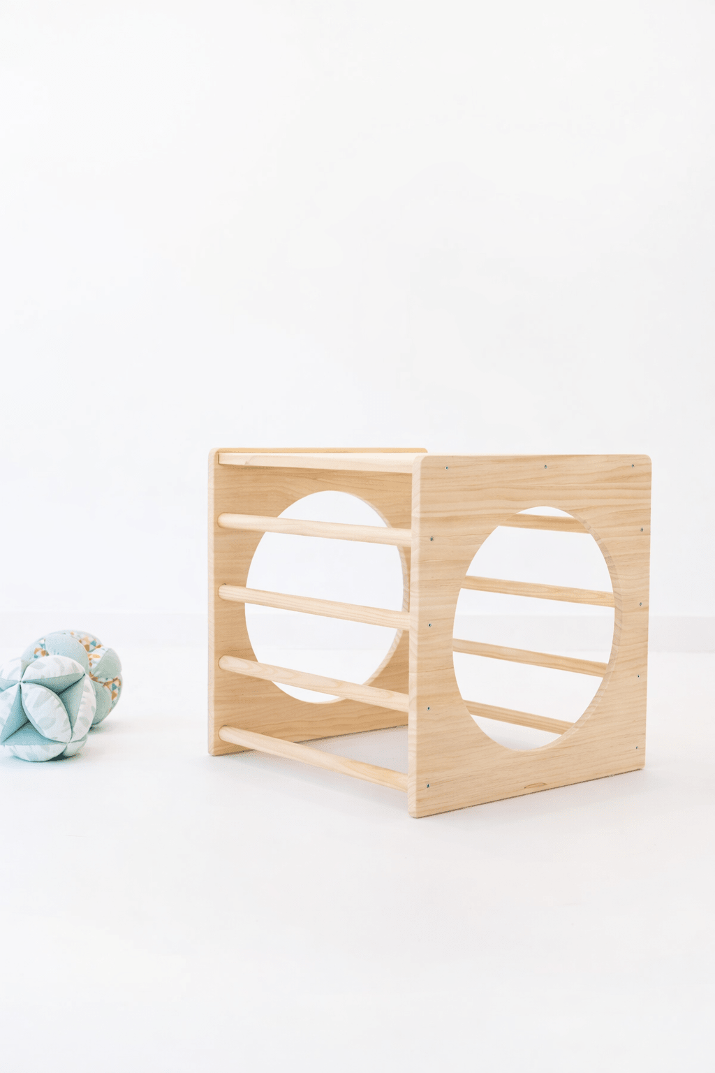 Cubo Pikler y pelota montessori - MINIPIU