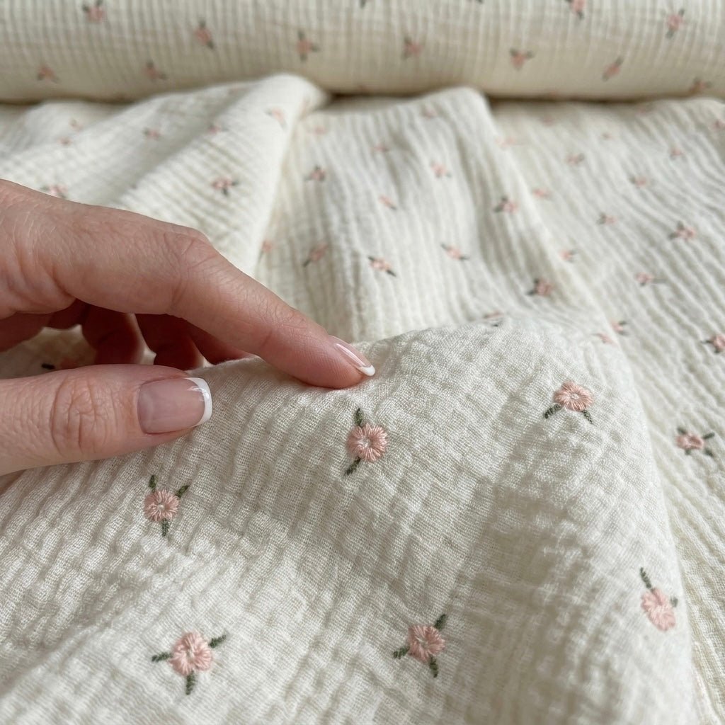 Trenza Protectora de Cuna y Cama Artesanal - Muselina Flor Bordada - MINIPIU