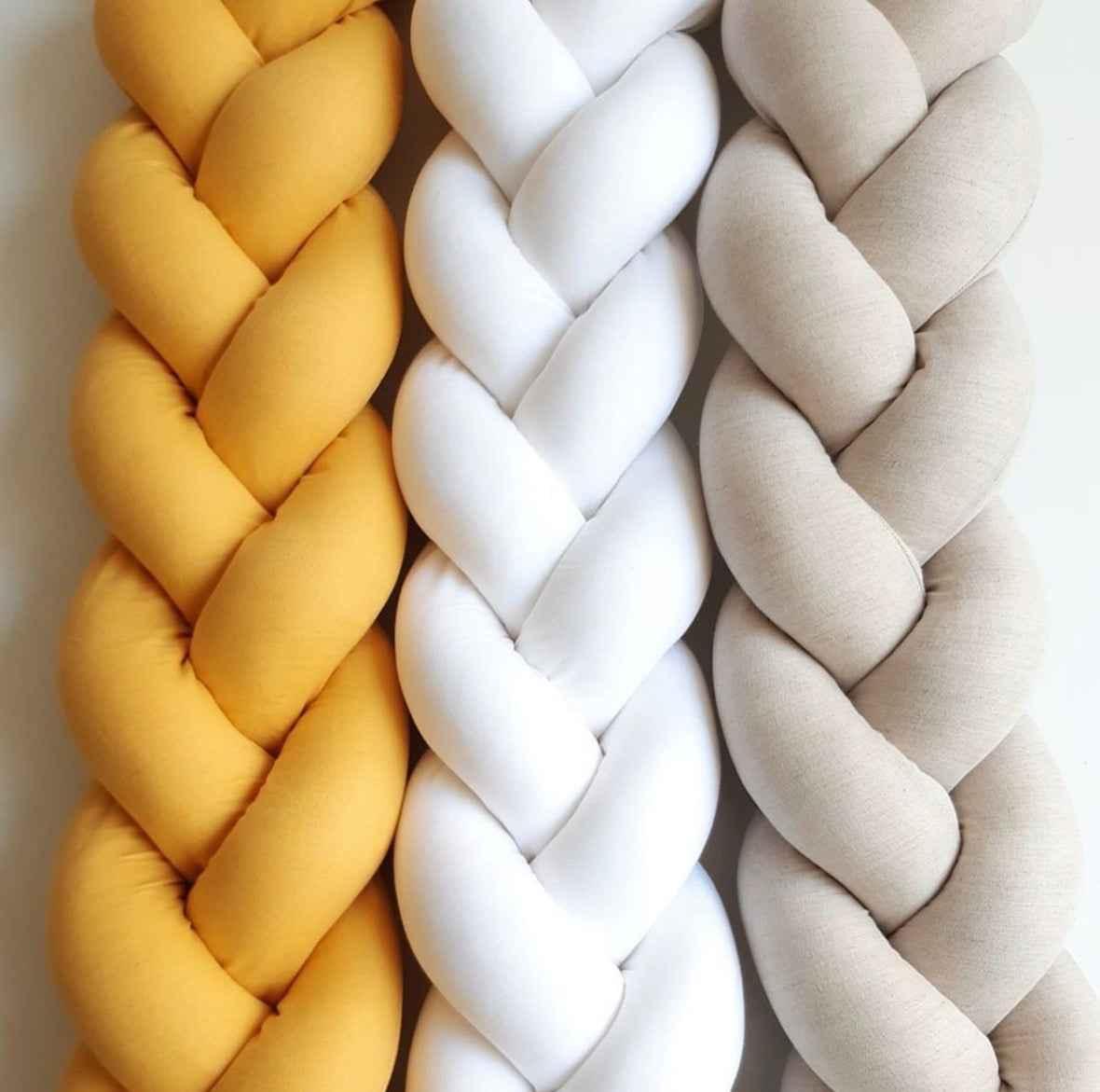 Trenza Protector de Cama Mostaza  - Comodidad y Estilo para tu Bebé