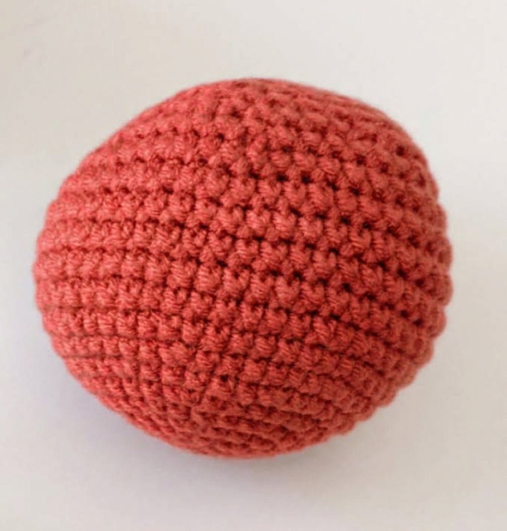 Pelota crochet roja bebe