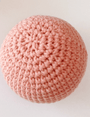 Pelota sensorial crochet bebe coral