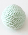 Pelota sensorial crochet bebe mint