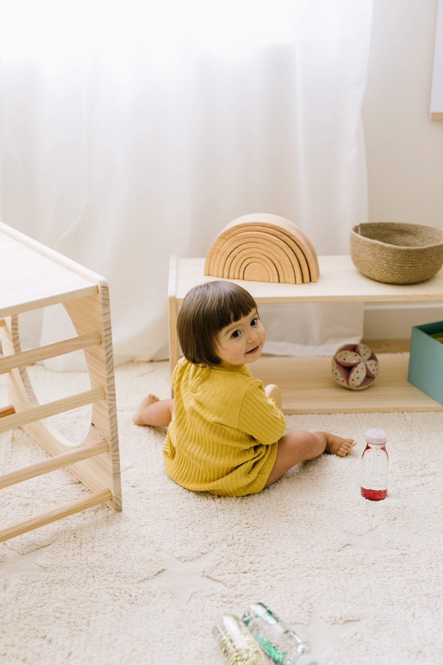 Estantería montessori de madera maciza de 2 estantes