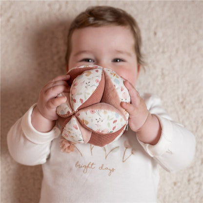 Boule Montessori avec papillons et fleurs 🌸