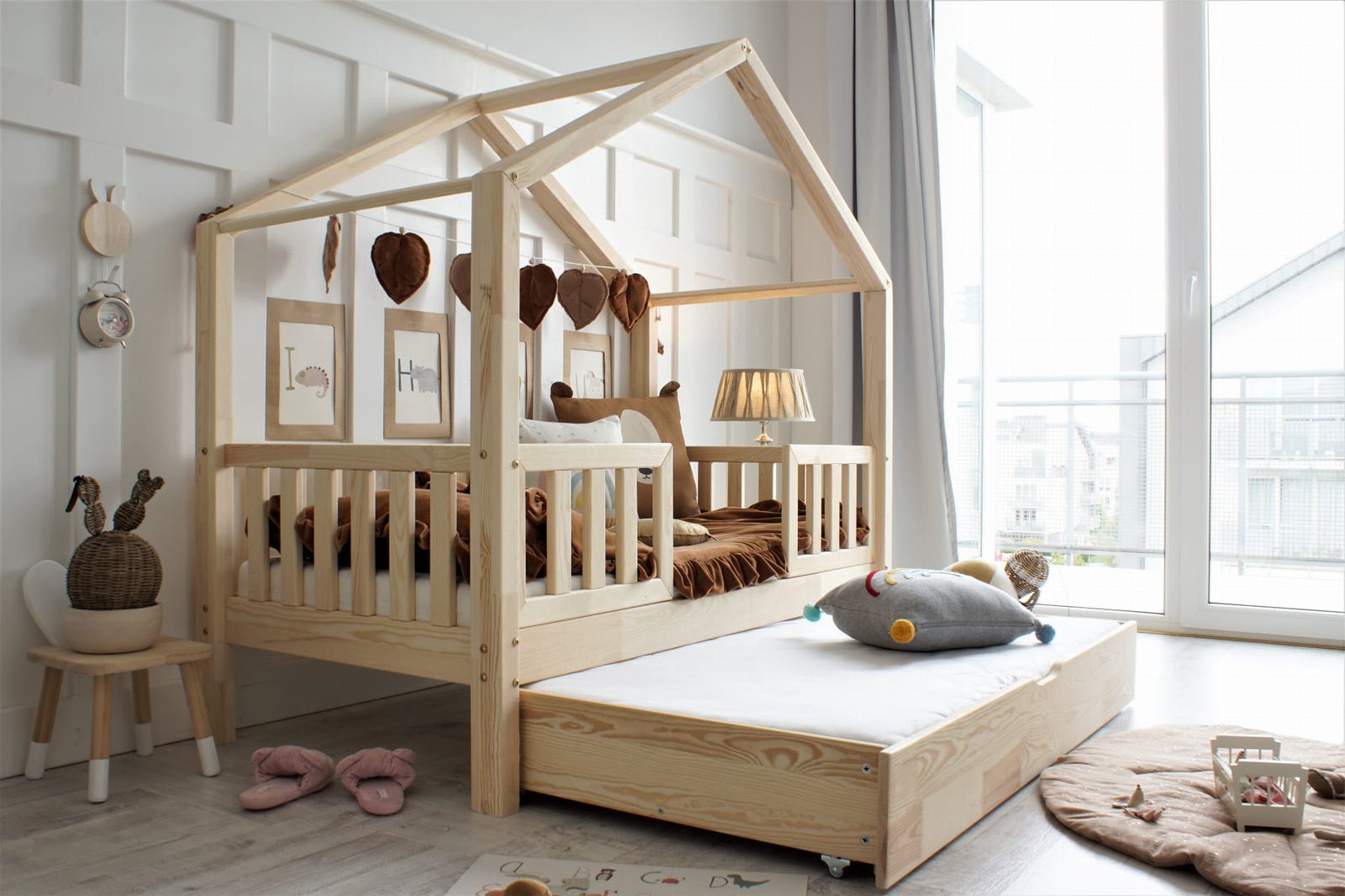 Cama casita montessori con cajón HUELVA · A MEDIDA - MINIPIU