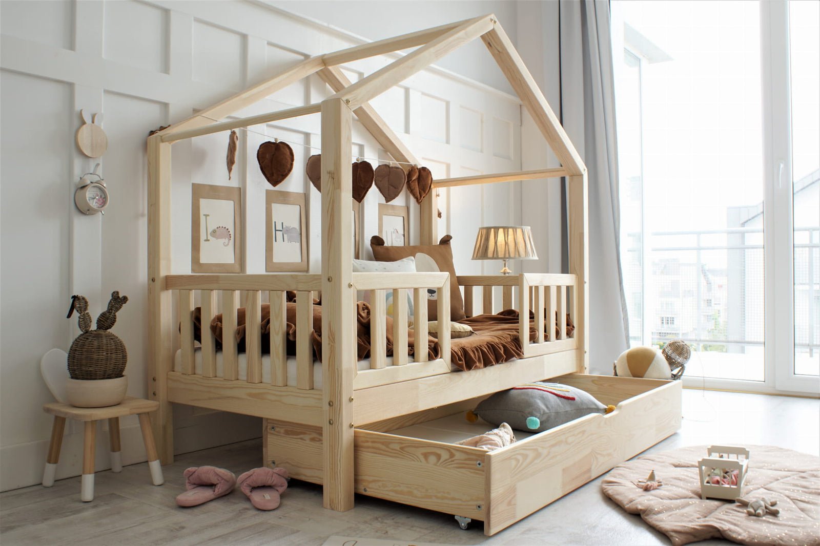 Cama casita montessori con cajón HUELVA · A MEDIDA - MINIPIU