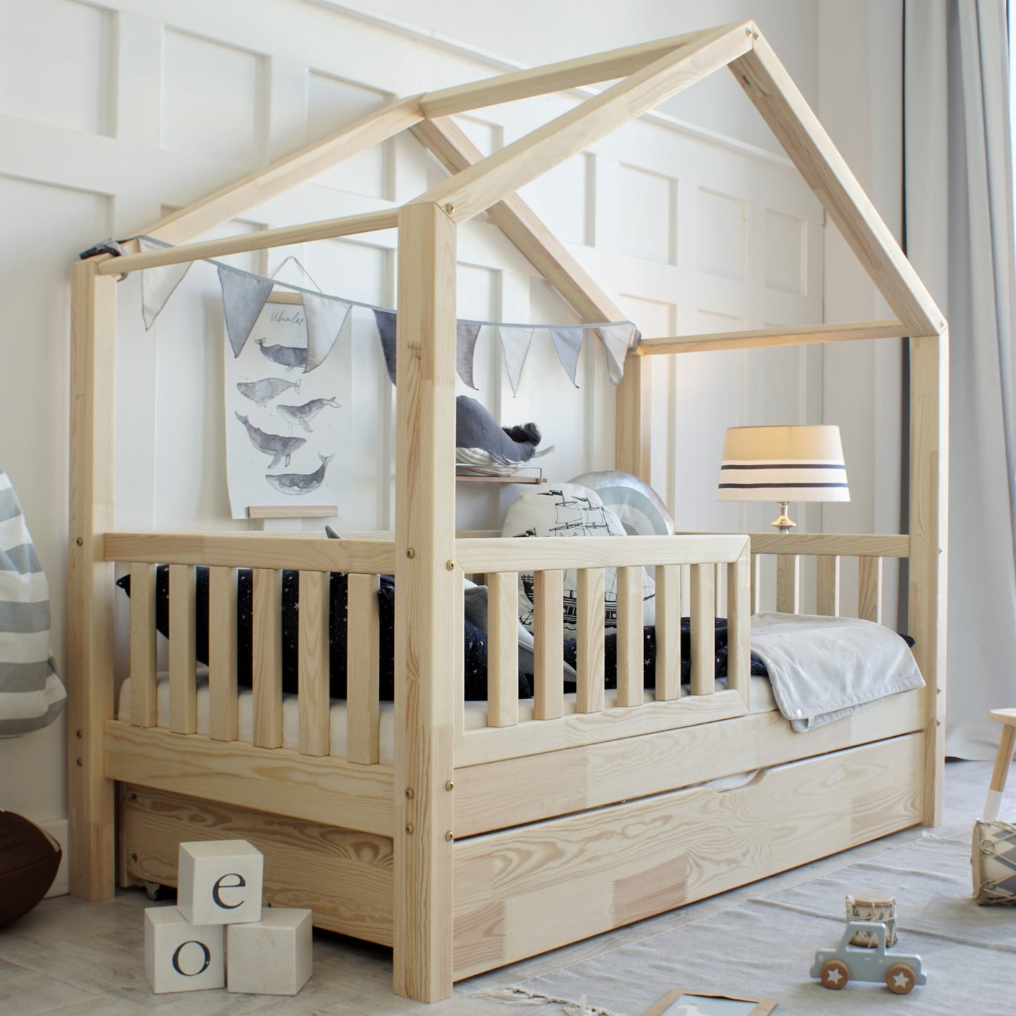 Cama casita montessori con cajón HUELVA · A MEDIDA - MINIPIU