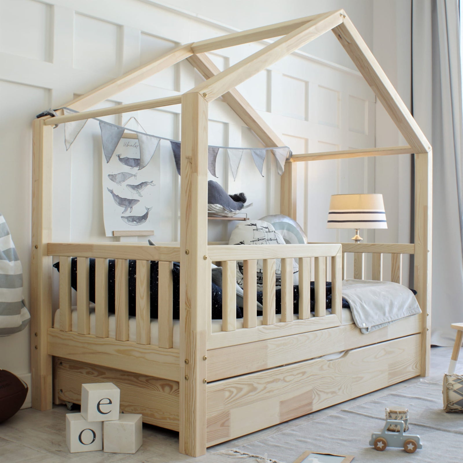 Cama casita montessori con cajón HUELVA · A MEDIDA - MINIPIU