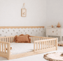 habitación infantil con cornisa o moldura de ondas
