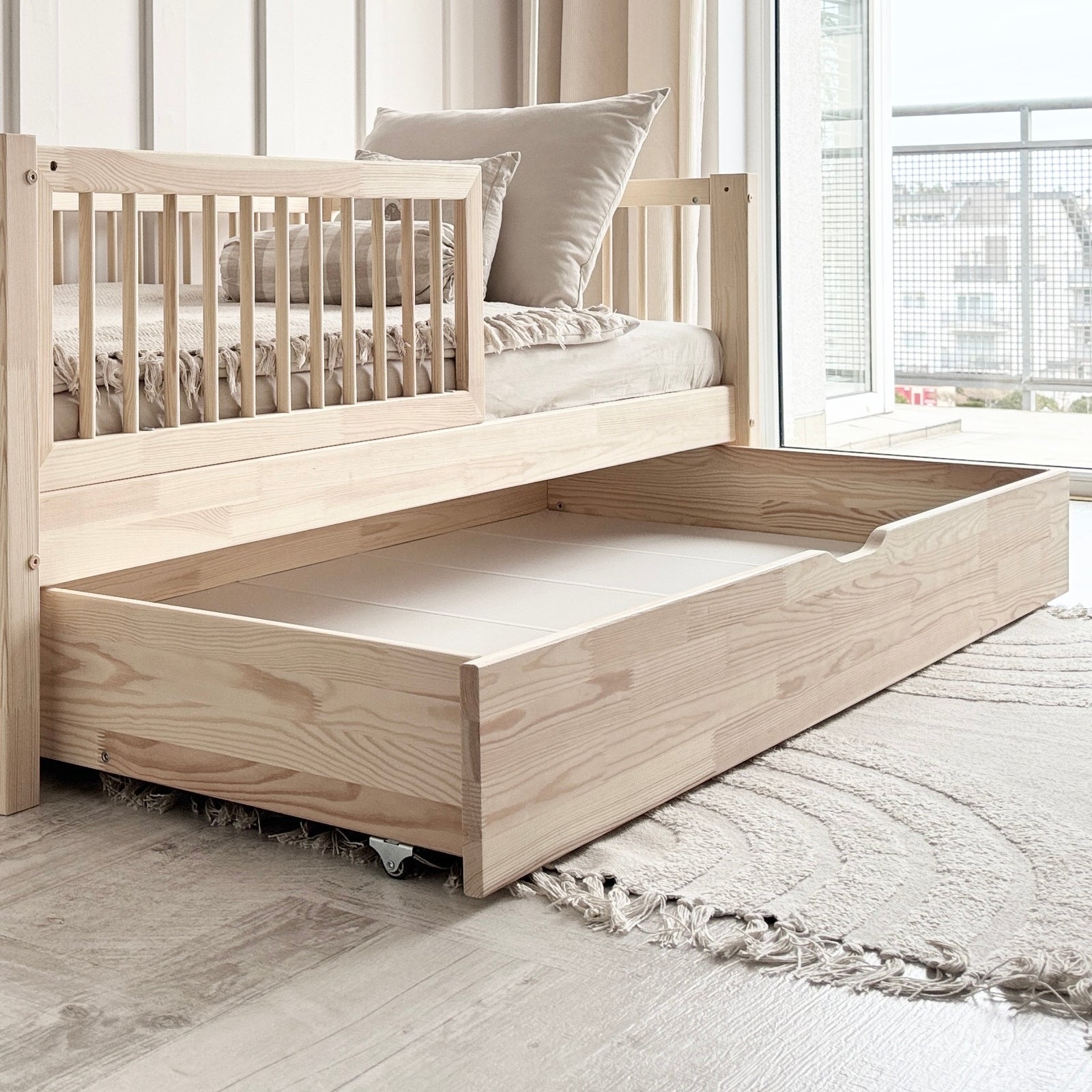 Detalle del cajón de almacenaje para cama infantil