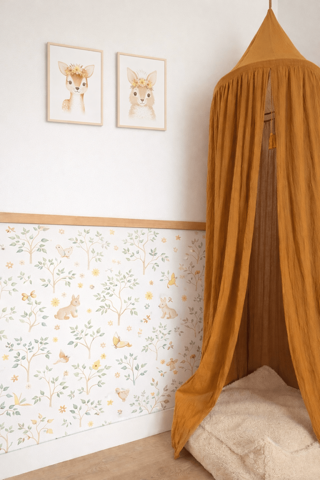 Habitacion infantil decoración bonita moldura recta