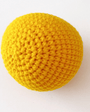 Pelota sensorial crochet bebe amarilla