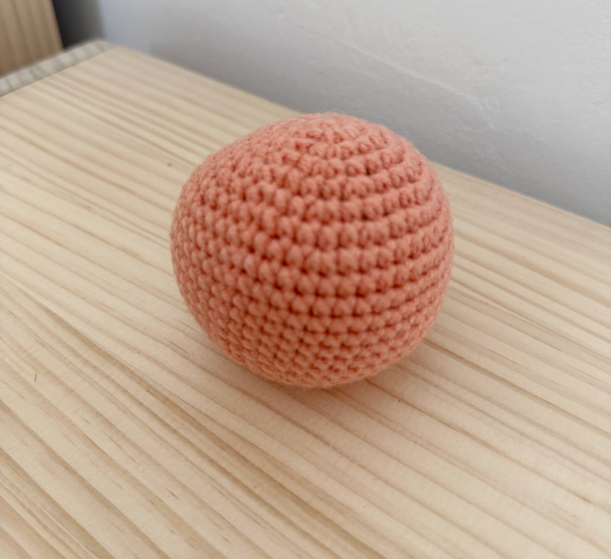 pelota crochet coral