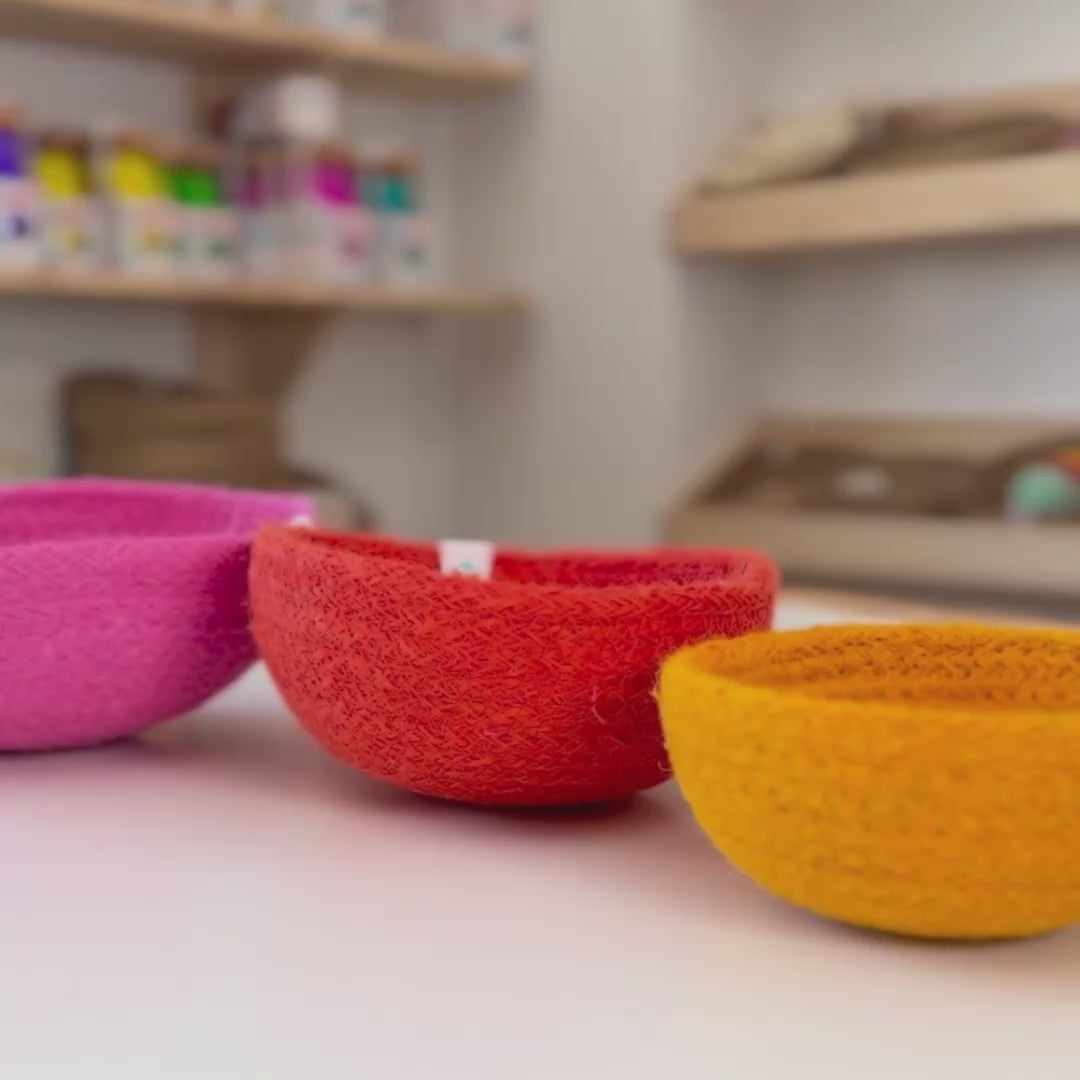 Set of 3 jute baskets in fire colors
