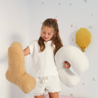 Cojín Letra Inicial Bouclé: Personaliza tu Espacio con Estilo - MINIPIU