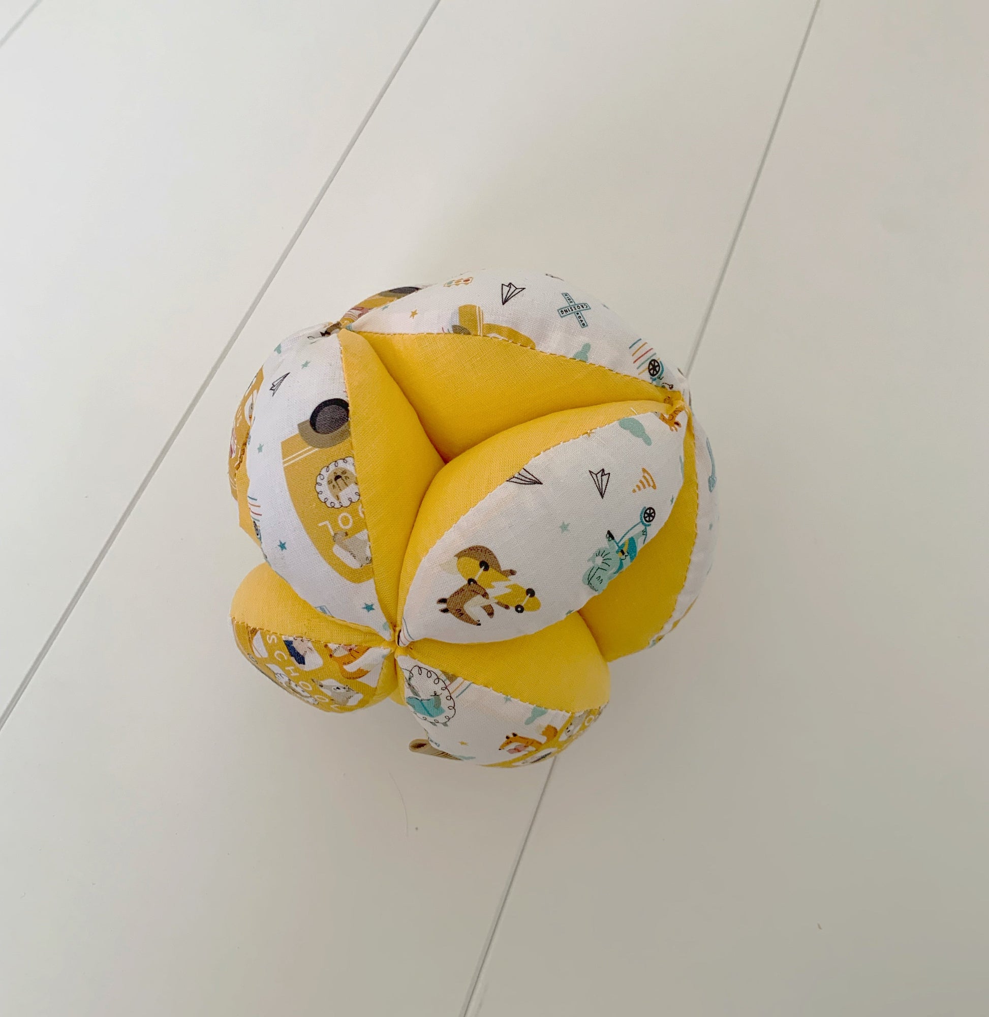 Pelota de agarre Montessori - Amarilla