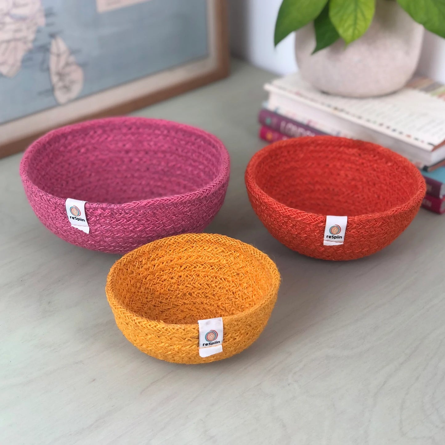 Set of 3 jute baskets in fire colors